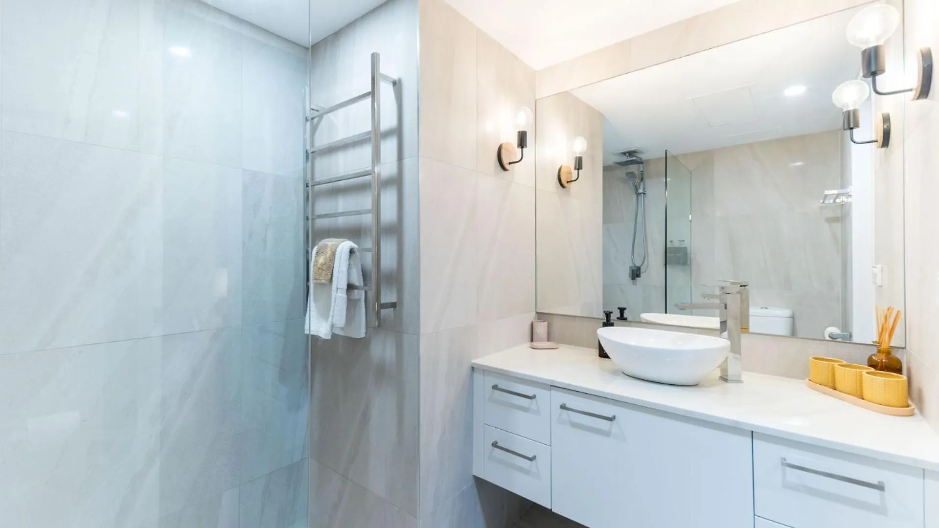 Charming 2Br Ocean View Apartment Gold Coast
